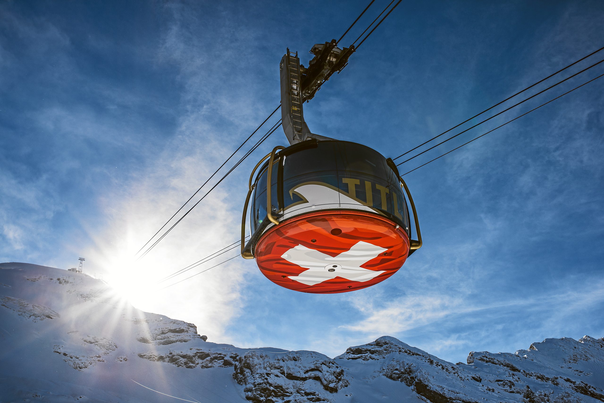 SWISS TRAVEL SYSTEM - Die Panorama-Gondelbahn Titlis Rotair, von der Zwischenstation auf den Titlis.
Titlis Rotair on the way from the intermediate stop to the Mount Titlis.
Copyright by: Titlis Bergbahnen/Swiss Travel System By-Line: swiss-image.ch/Roger Gruetter